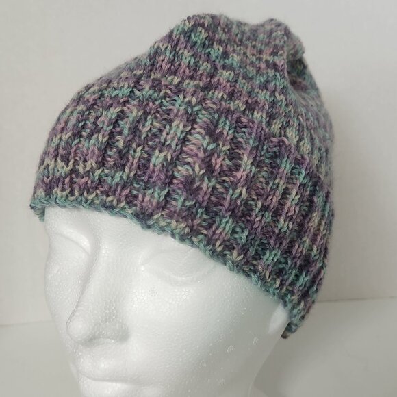 Hand Knit Lavender Wool Tuque - Picture 2 of 2
